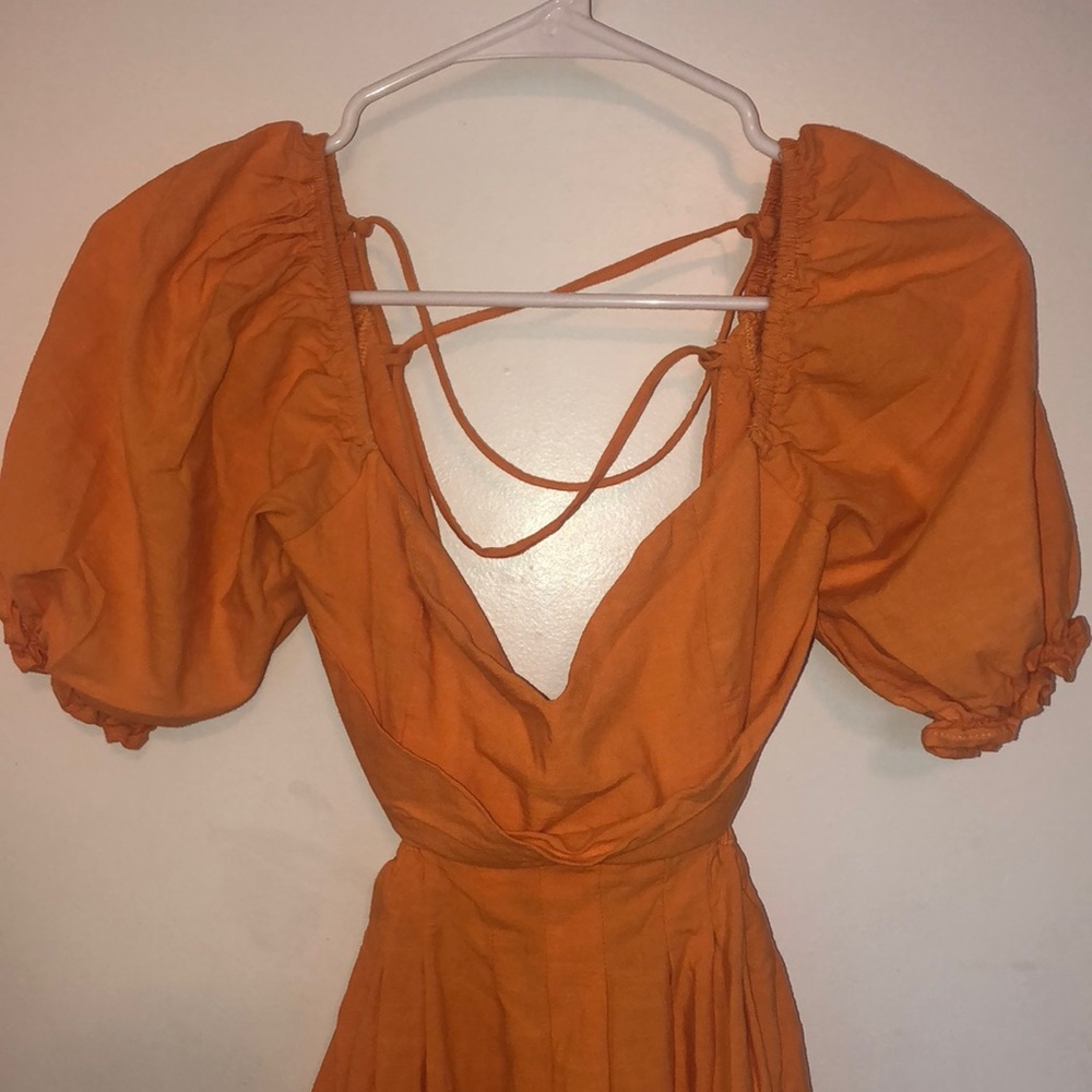 ✨MABLE✨ size Small, cute orange mid dress